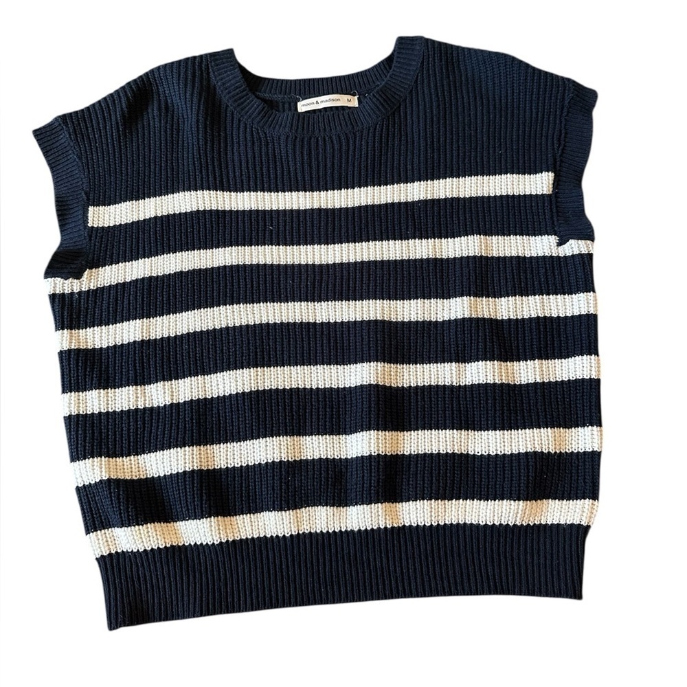 NWOT Moon & Madison Blue and White Striped Knit Sweater Shirt Medium
